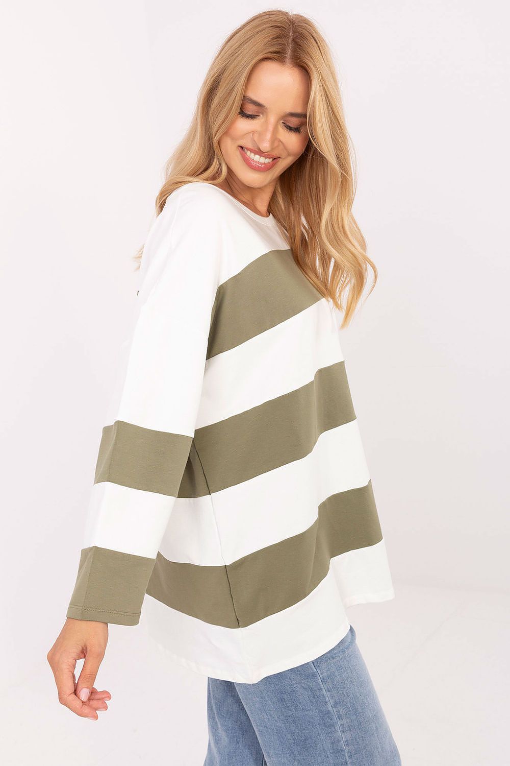 Chic cotton blend oversized sweatshirt for women by Relevance, designed in EU size 0, combining comfort fit and luxurious style for everyday wear.