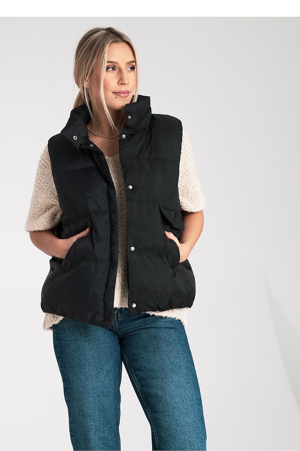 Stylish Figl Gilet in a sophisticated design, made from 100% polyester, highlighting comfort and elegance in Size EU 0.
