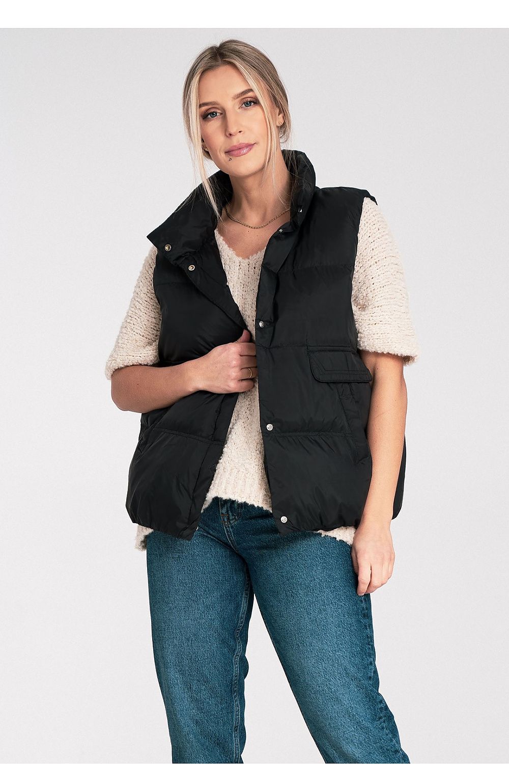 Luxury Figl gilet made from 100% polyester in elegant design, showcasing a comfortable fit, perfect for stylish layering.
