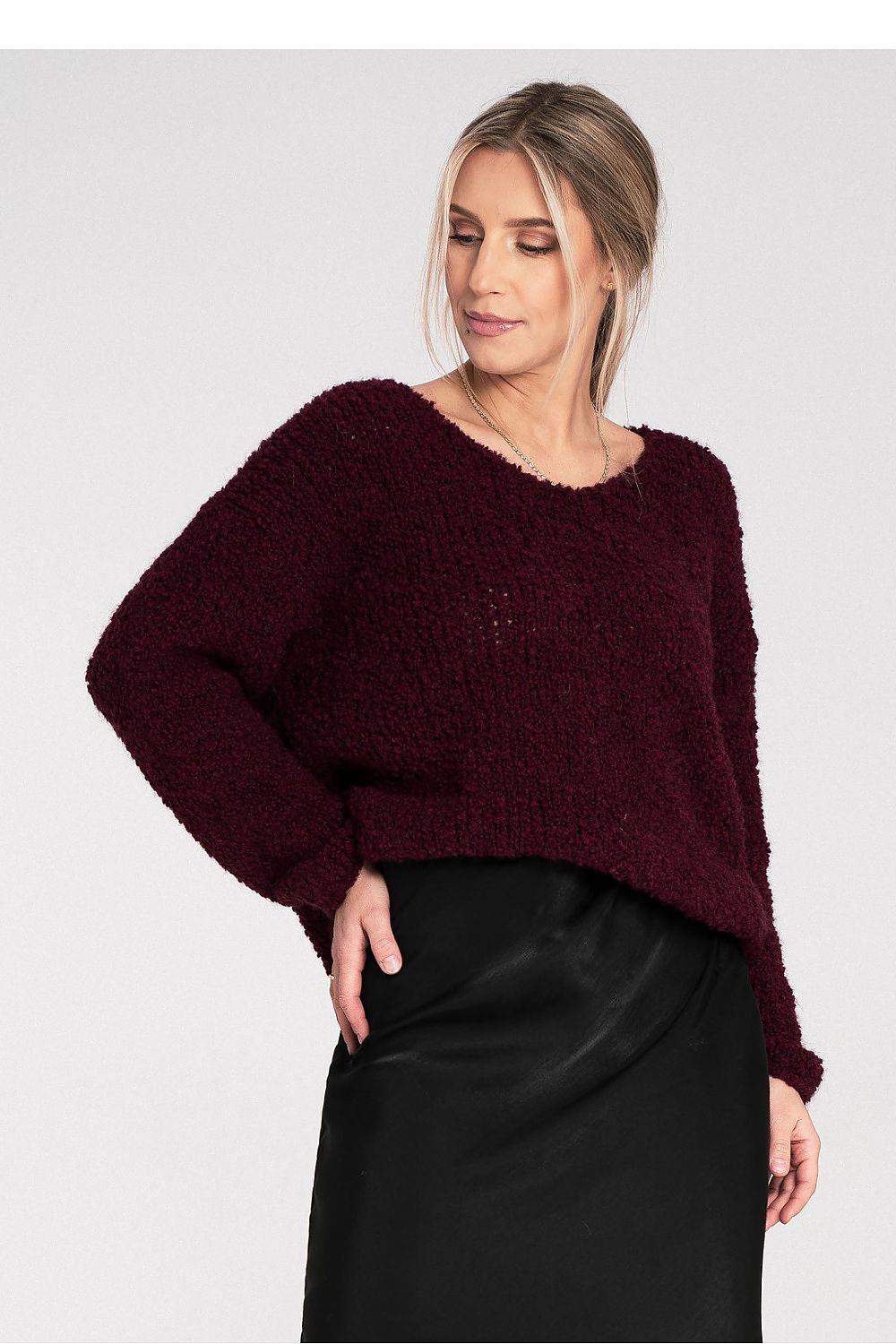 Close-up of Luxury Figl women's jumper texture, highlighting the soft acrylic blend fabric for comfort and style, perfect for sophisticated casual wear.