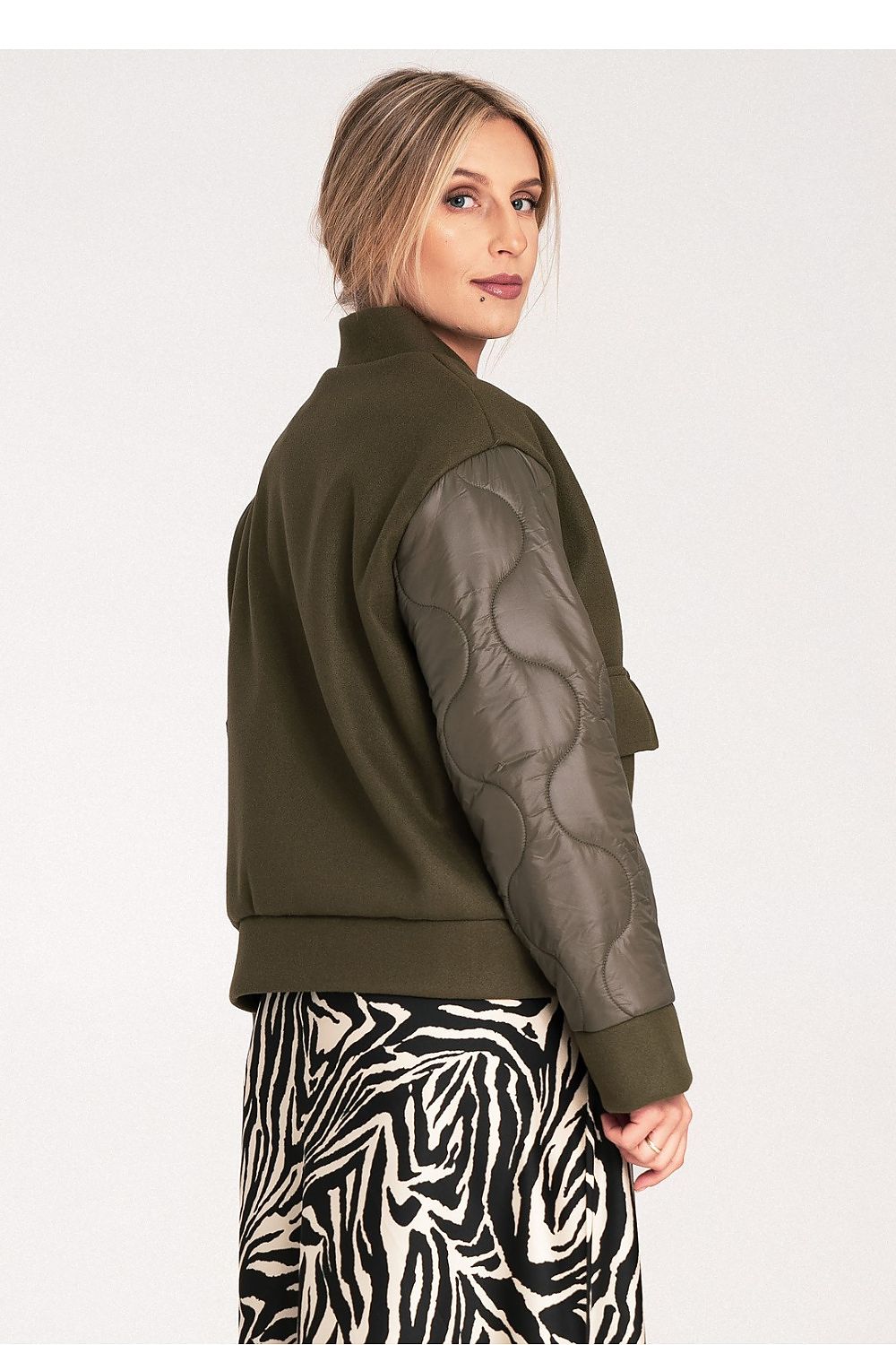 Back view of the Figl Jacket, demonstrating the sleek and elegant design, crafted for a refined, fashionable look.