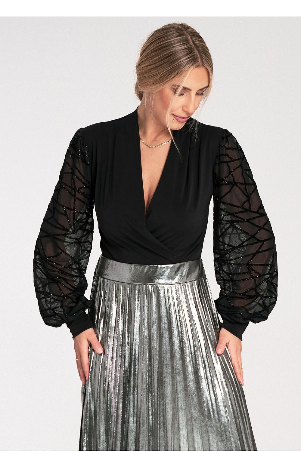 High-quality fabric composition of 95% polyester and 5% spandex in the luxury shapewear body by Figl.