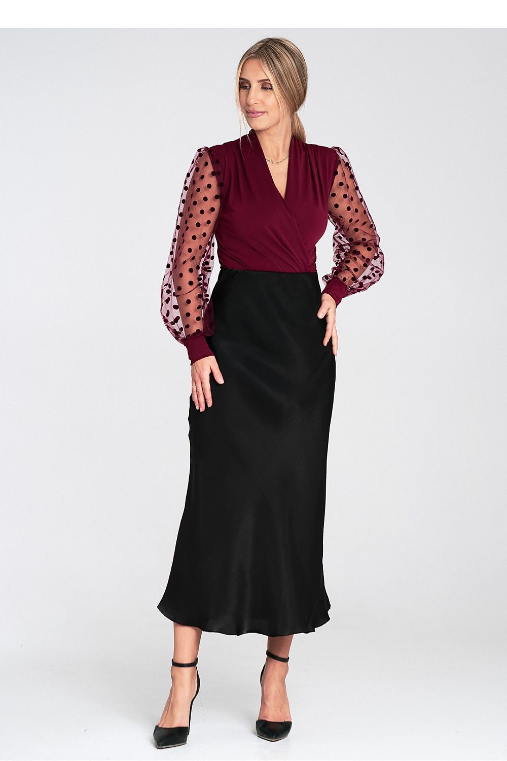 Detailed size chart of the luxury shapewear by Figl, including measurements for EU S/M / US S/M.