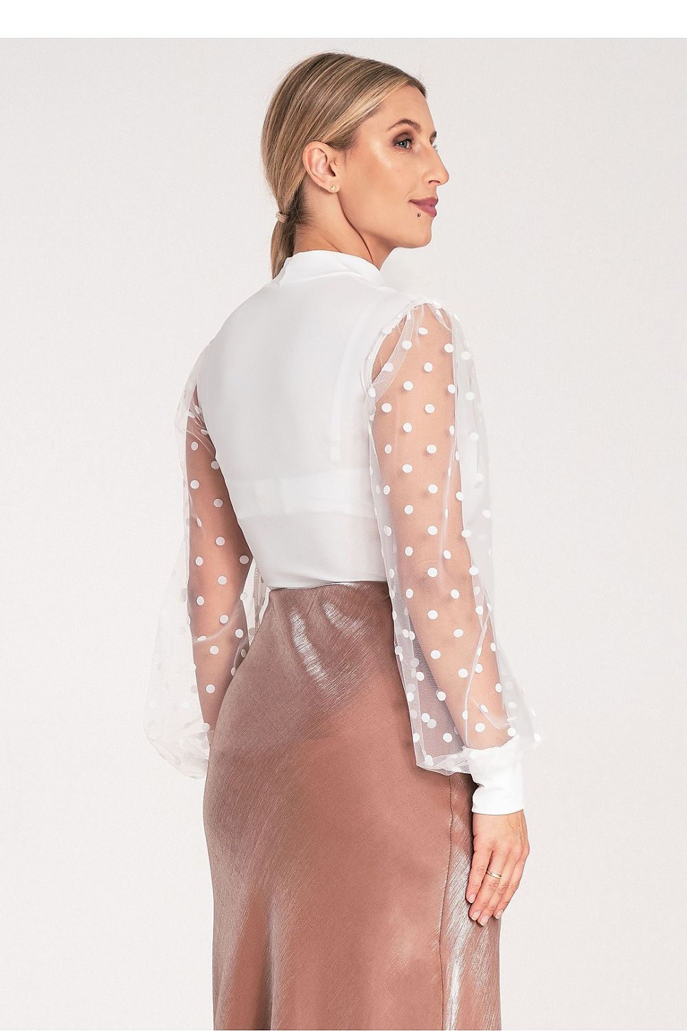 Luxury Figl Shapewear Body displayed on a mannequin, showcasing its flattering design and luxurious feel for everyday wear.