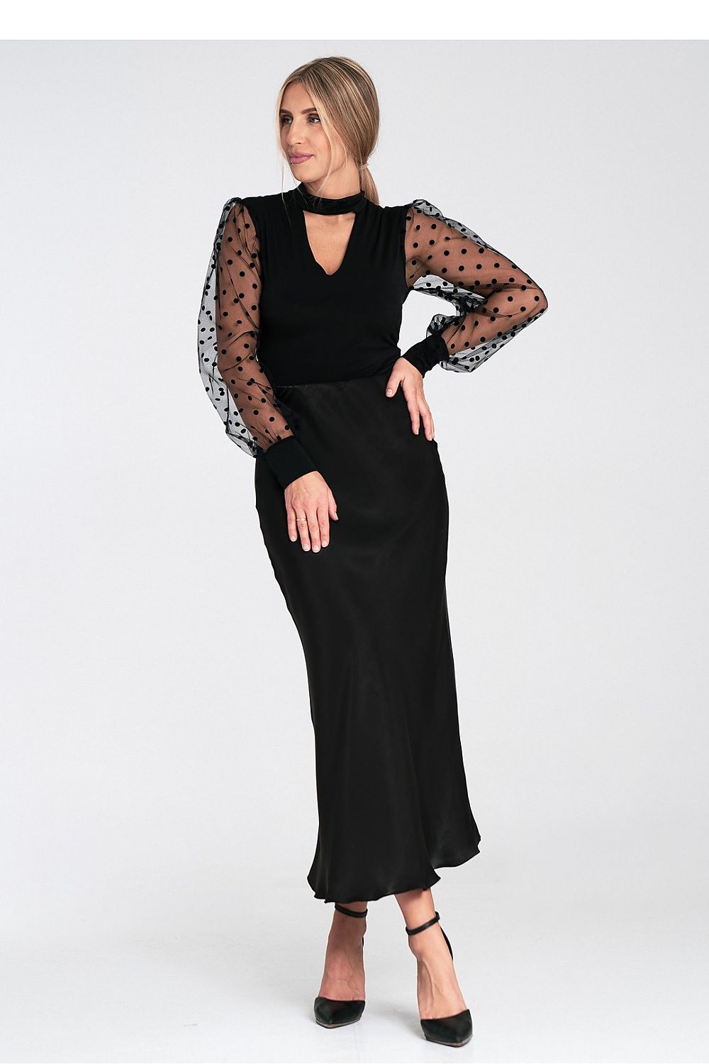 Close-up of Luxury Figl Shapewear Body texture highlighting the smooth Spandex and Polyester blend for a perfect fit.