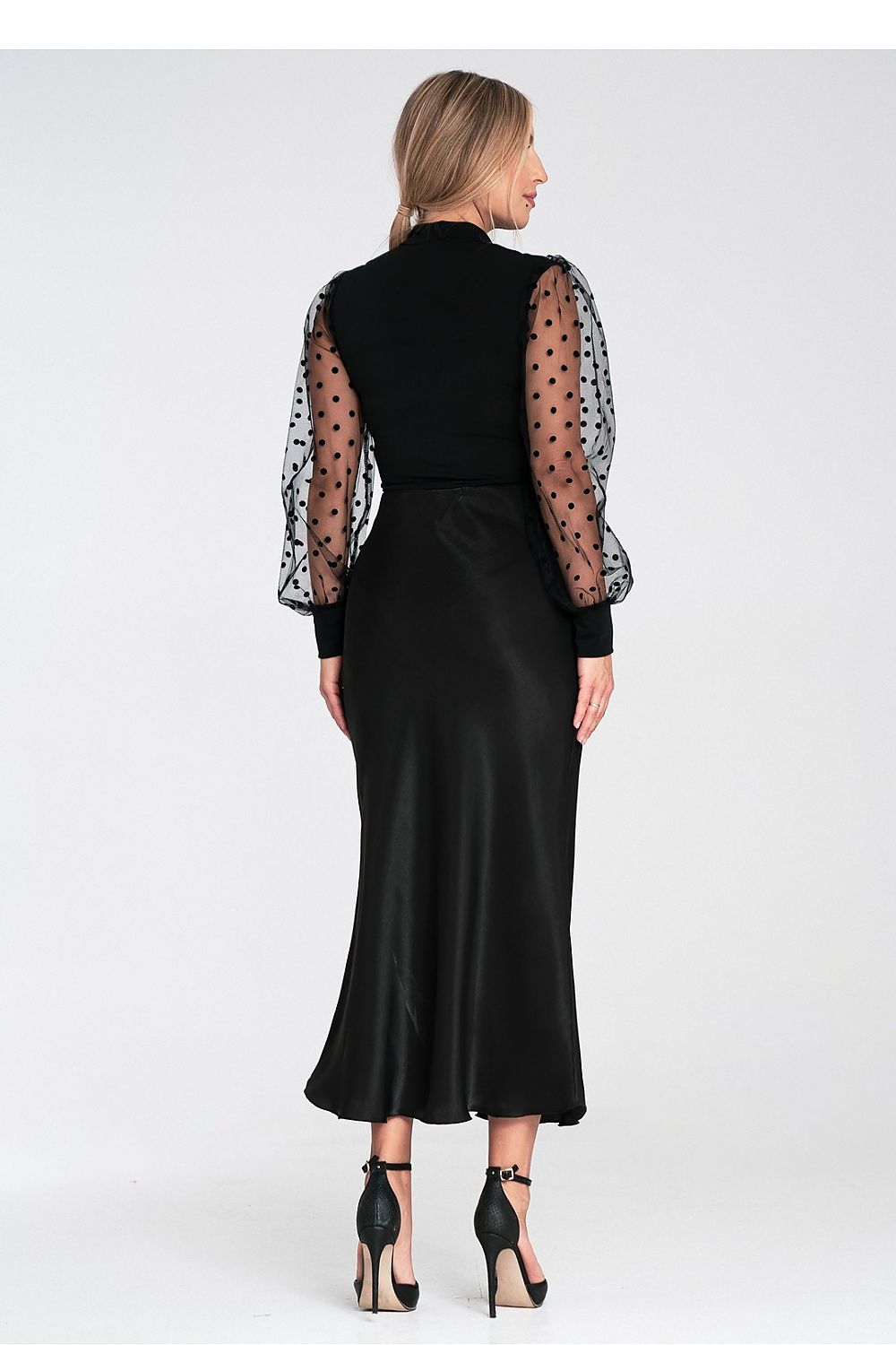 Luxury Figl Shapewear Body displayed in a sophisticated setting, ideal for fashionable layering and ultimate shape enhancement.