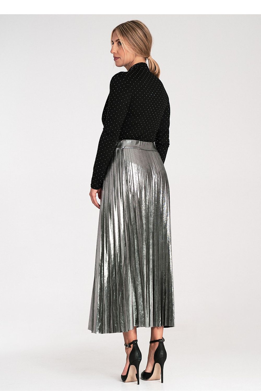 Close-up of the Luxury Figl Skirt in EU Size 0, highlighting the premium polyester blend and expert craftsmanship, ideal for chic wardrobes.