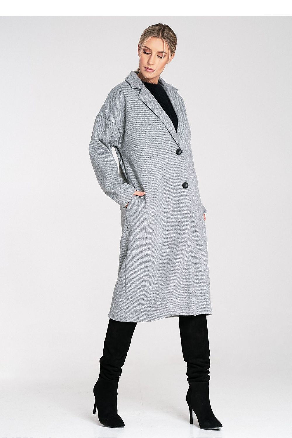 Close-up view of the luxurious Figl coat, highlighting the fine texture and sophisticated style in a perfect EU 0 size.