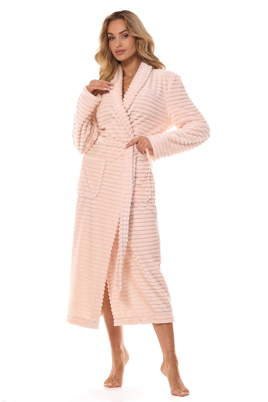 Luxurious L&L Collection polyester bathrobe in EU size L, showcasing elegant design and soft texture.