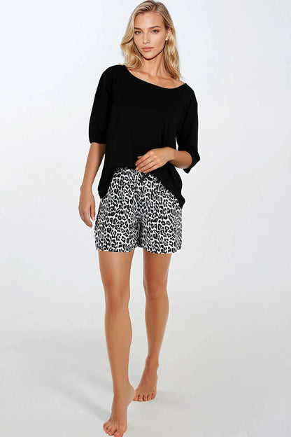 Luxury women's pyjamas in elegant styles by Momenti Per Me, showcasing premium fabric and sophisticated design for a restful night's sleep.