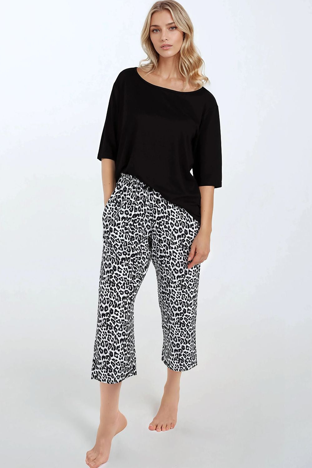 Close-up view of the luxurious fabric of Momenti Per Me pyjamas, showcasing quality craftsmanship and comfort.