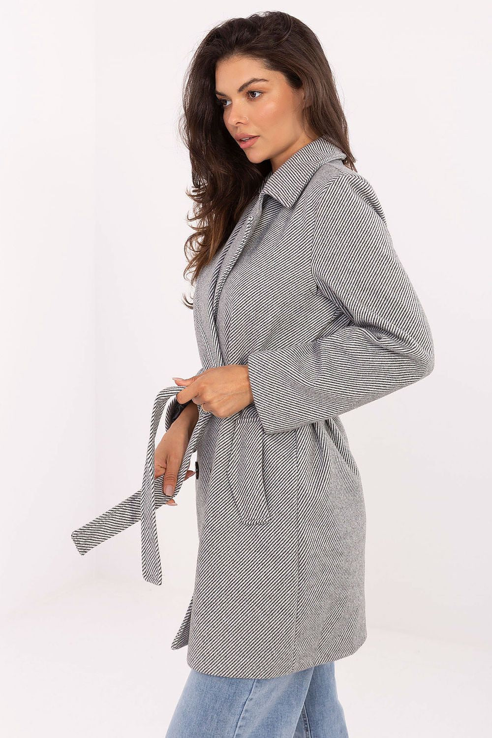 Detailed look at the Rue Paris polyester coat's chic buttons and refined craftsmanship, perfect for elegant occasions.