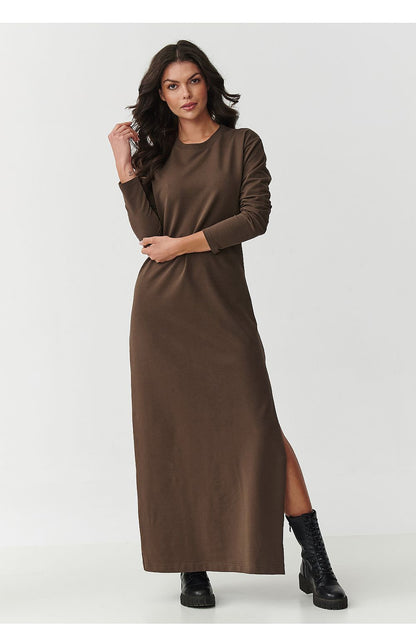 Side view of the elegant Makadamia Cotton Spandex Daydress, complimenting a graceful silhouette for women, available in sizes EU 36-42.