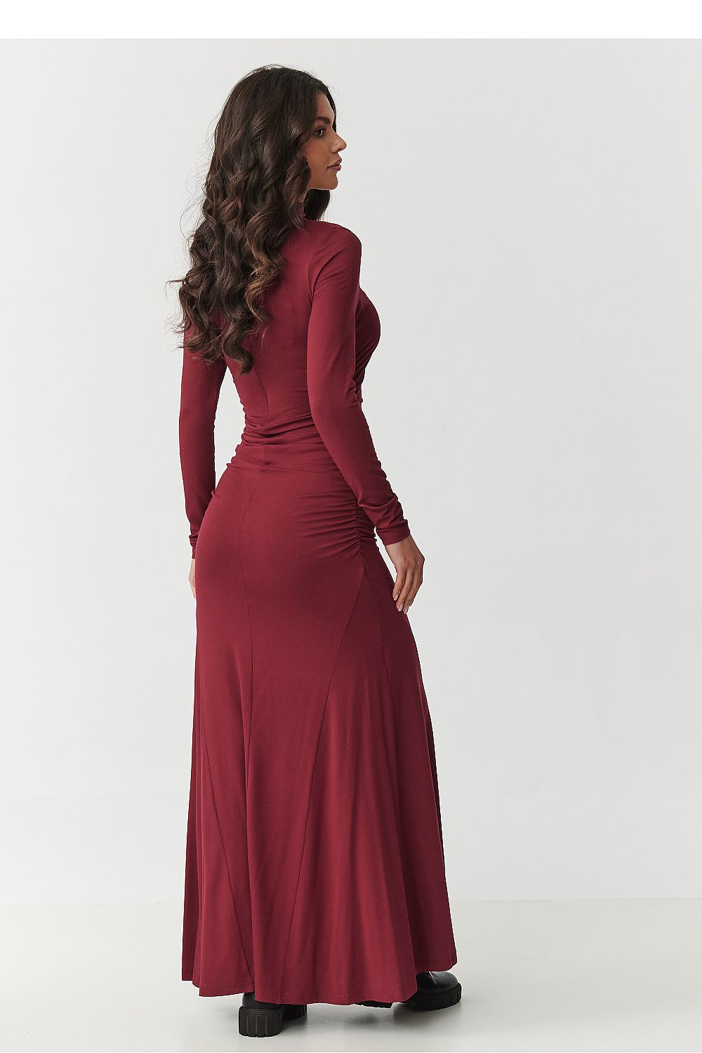 Chic design of Luxury Makadamia Daydress, illustrating luxurious comfort and style for discerning fashion enthusiasts.
