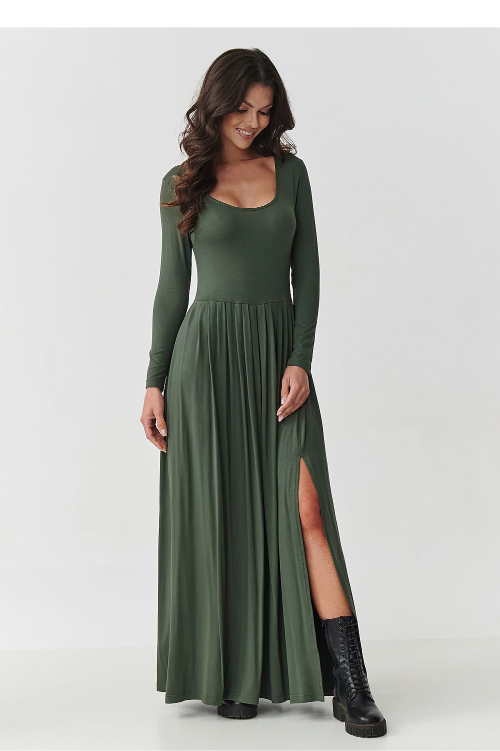 Luxurious Makadamia Daydress crafted from a premium viscose blend, showcasing an elegant design suitable for sizes EU 36-42.