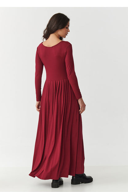 Stylish ensemble featuring the Makadamia daydress paired with chic accessories, perfect for a sophisticated day out.