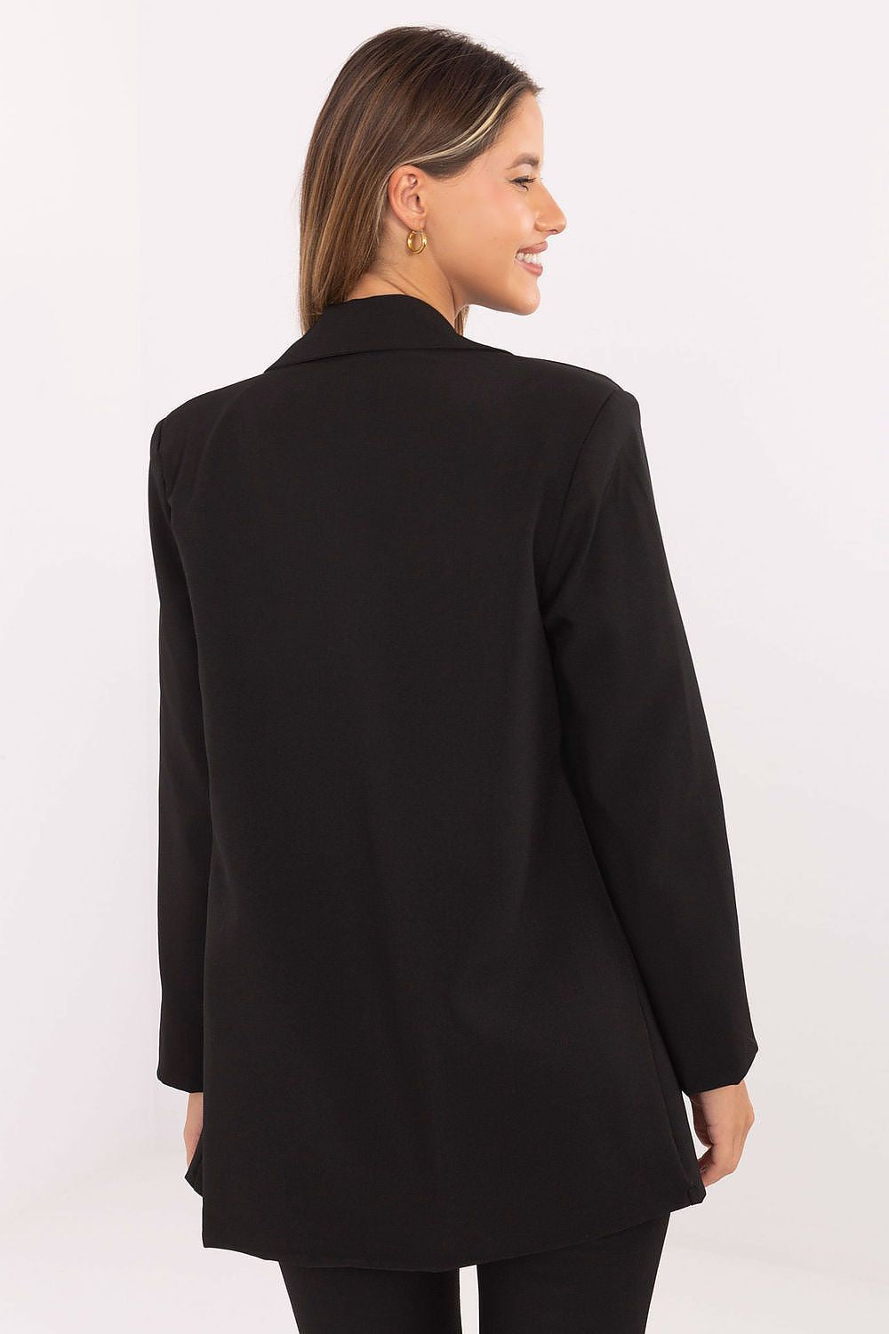 Model showcasing Rue Paris women's blazer, enhancing a sophisticated look for work or formal occasions.