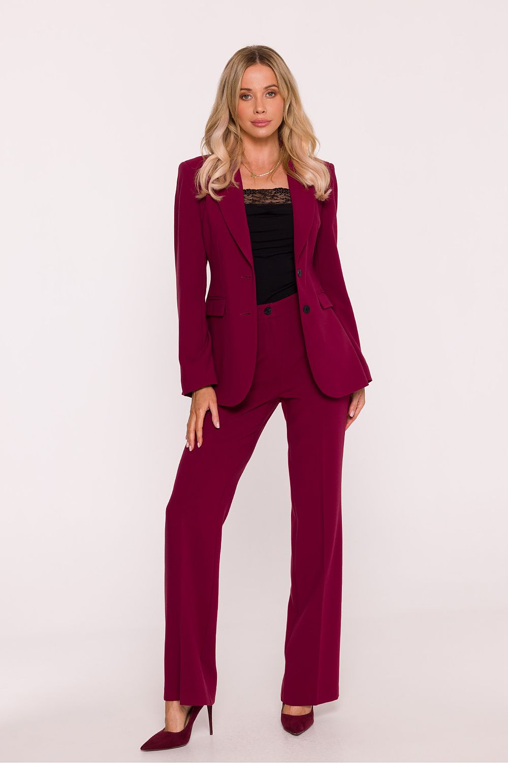Stylove women's trousers displayed on a mannequin, highlighting the sophisticated straight leg design and medium rise for a flattering fit.