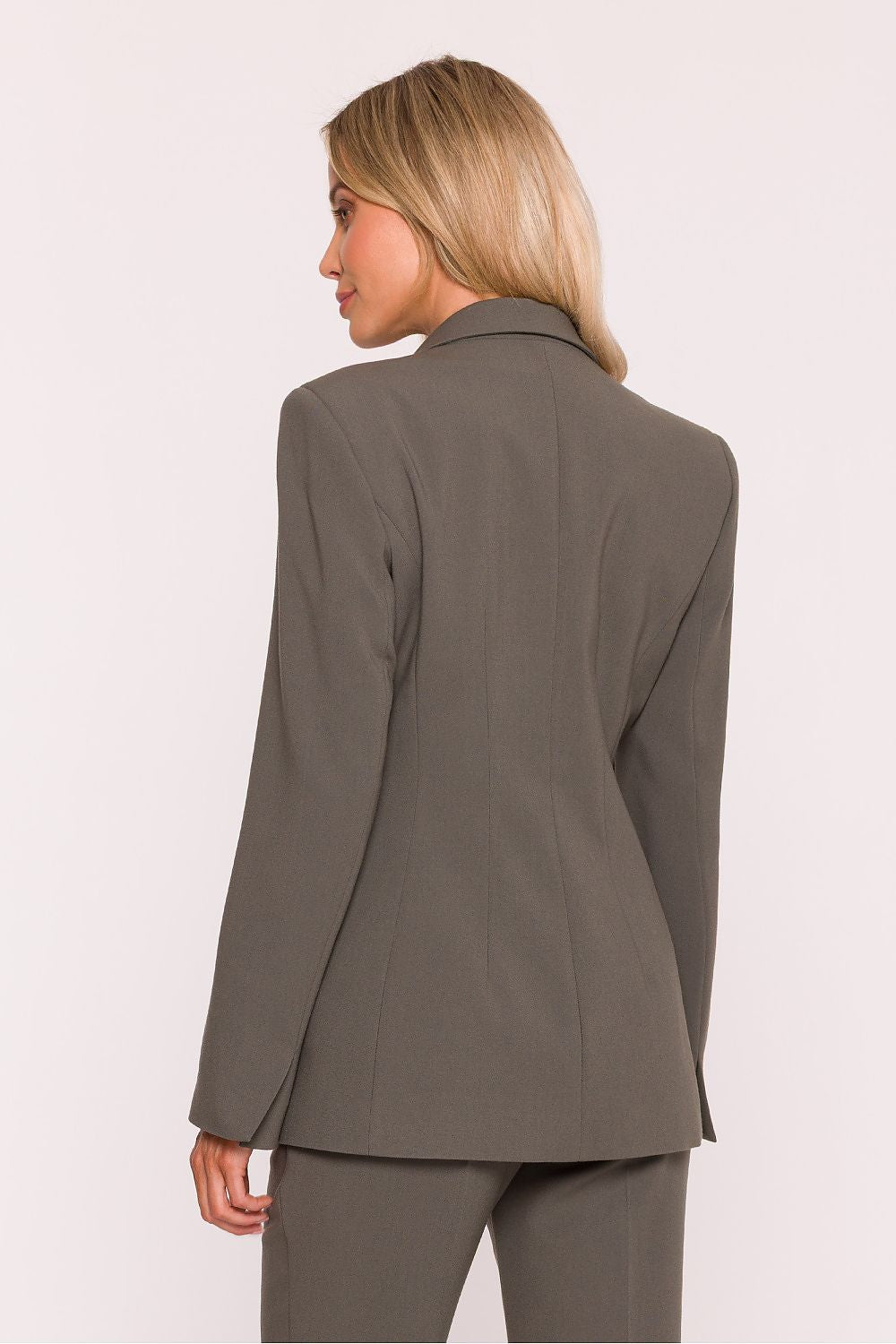 Chic Elegant Women's Blazer by Stylove, designed for sophistication with long sleeves and a flattering fit through front and back seams.