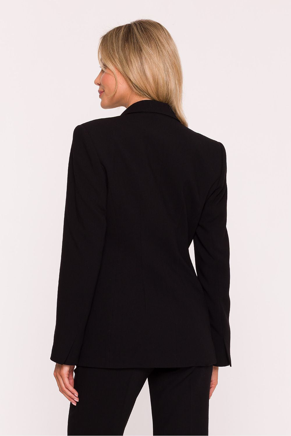 Refined women's blazer by Stylove, designed for elegance; long sleeves and fully lined for maximum comfort.
