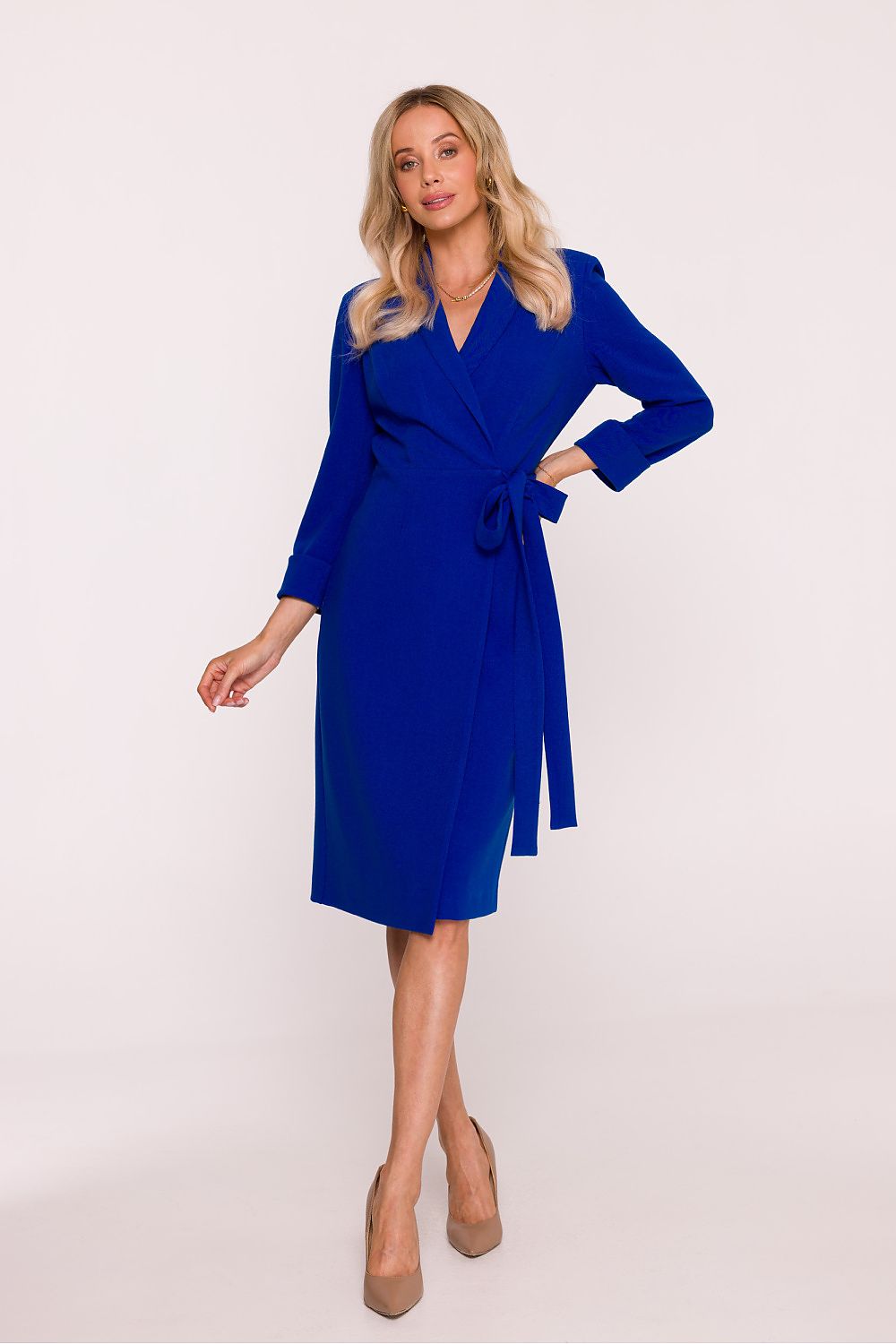 Close-up of the smooth fabric of Stylove's stylish wrap-around daydress, showcasing its soft finish and elegant draping.