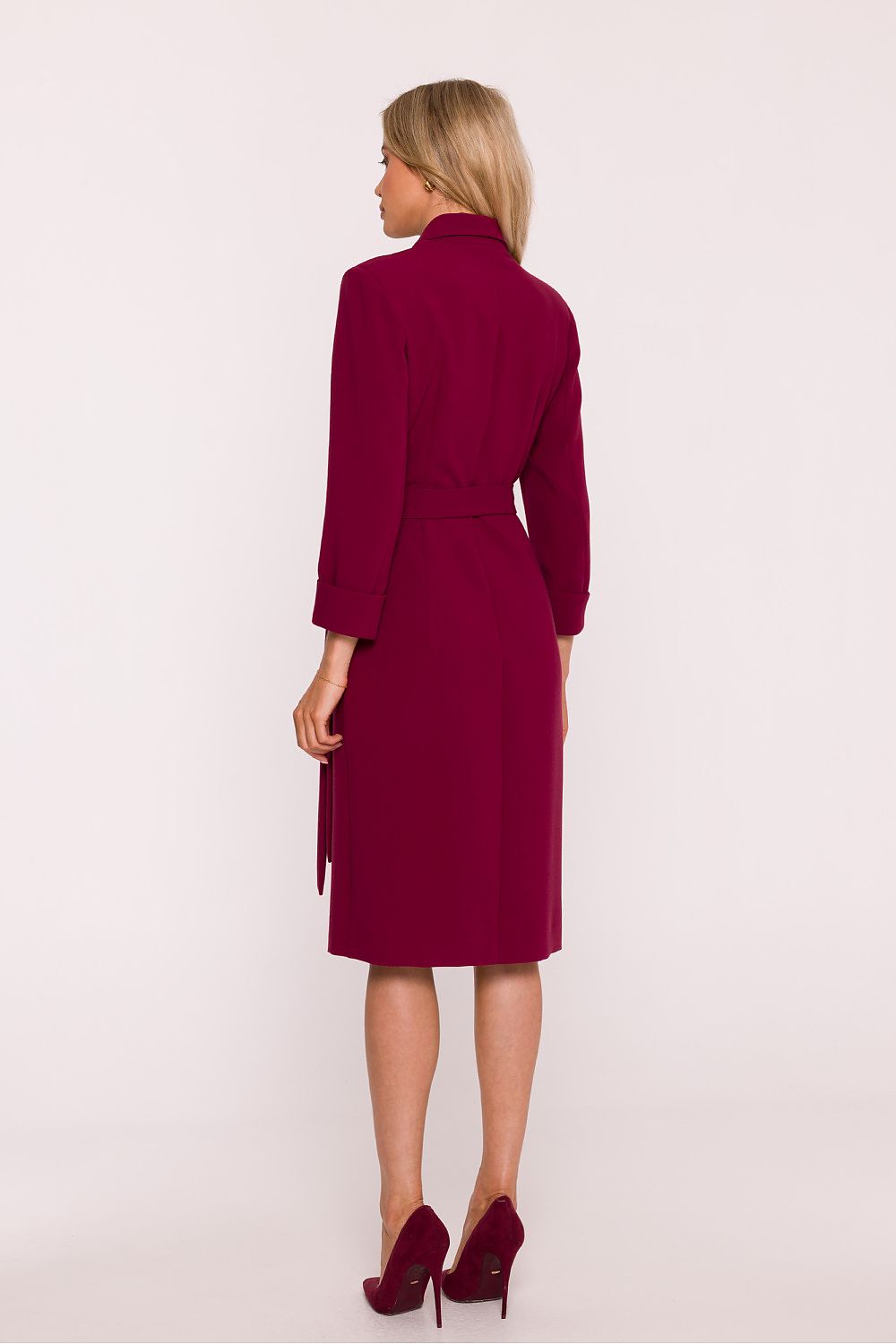 The dainty waist tie belt of the chic wrap-around daydress by Stylove, accentuating the feminine silhouette in luxurious style.