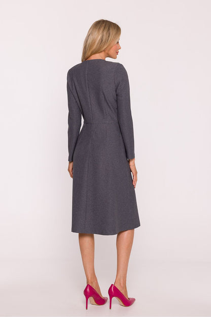 Stylove daydress showcasing the smooth fabric and classic long sleeves, designed for comfort and elegance.