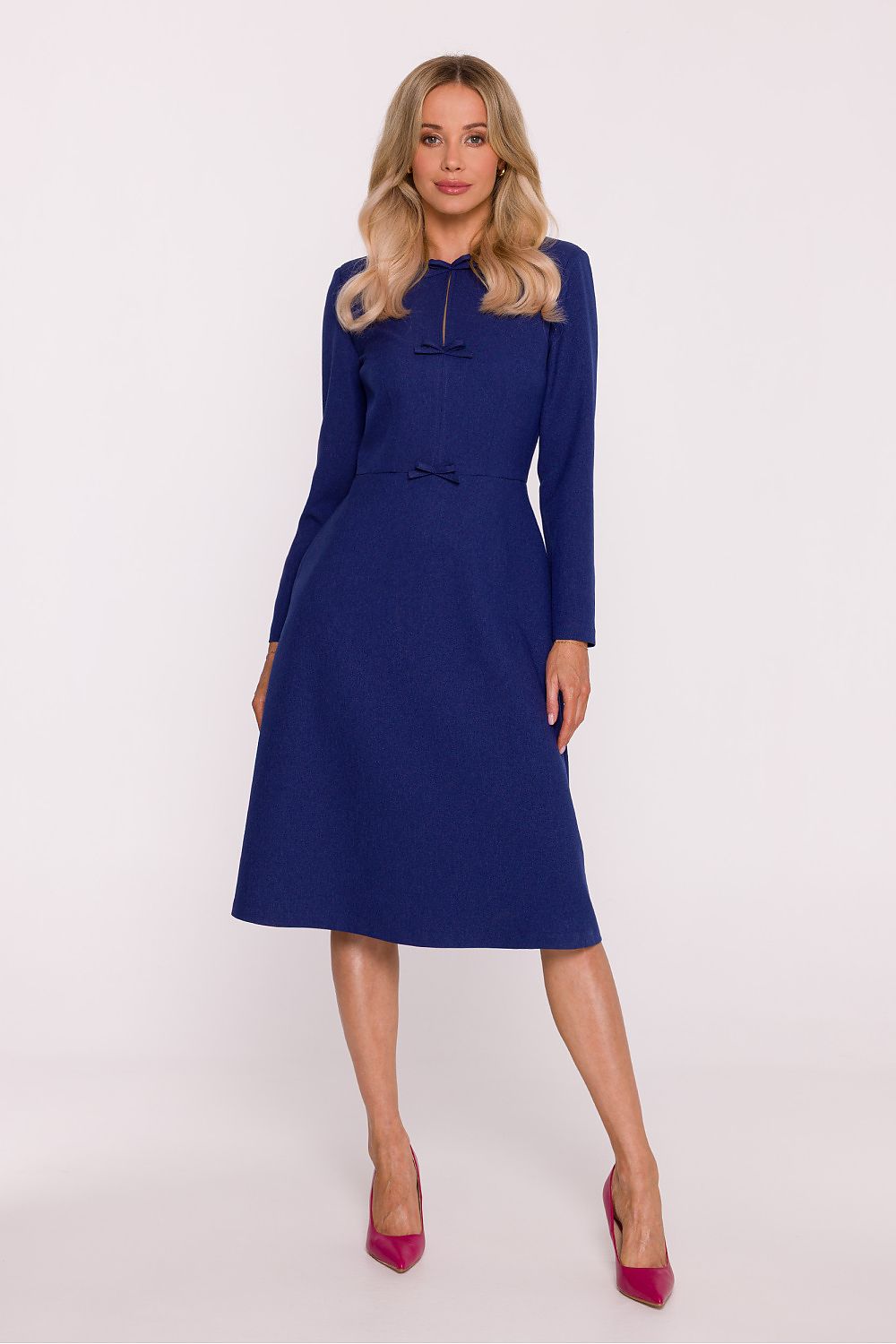 Stylove daydress displayed on a mannequin, highlighting the knee-length cut and versatile style for various events.