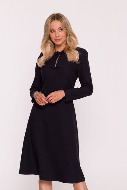 Elegant Stylove daydress featuring a semi-circular neckline and decorative bows, designed for luxury and comfort, perfect for various occasions.