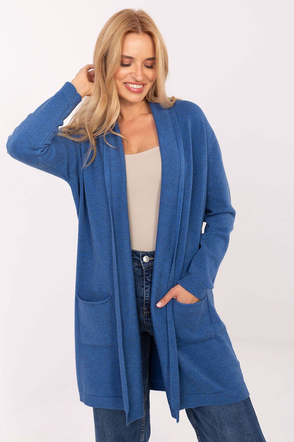 Elegant and stylish women's cardigan by Factory Price, made from a luxurious viscose blend, perfect for layering.