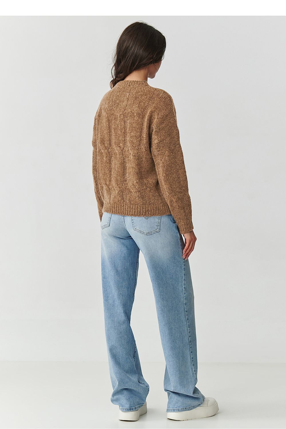 Elegant women's jumper by Makadamia in EU size 0, designed with a classic cut and ribbed cuffs for a sophisticated look.