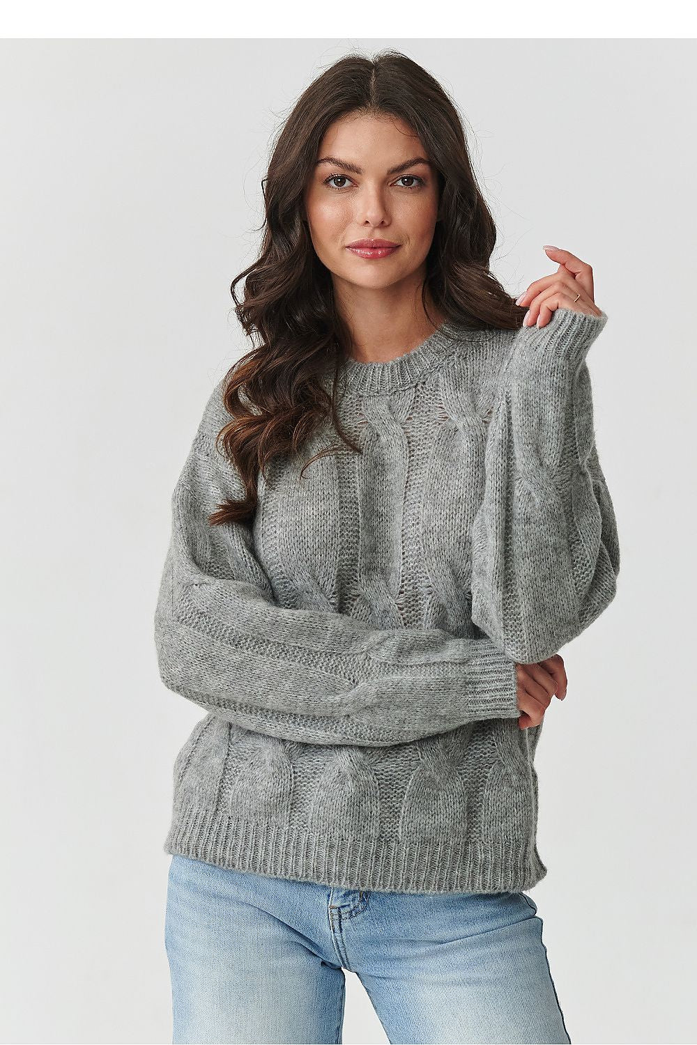 Chic Makadamia Women's Jumper in EU Size 0, adding a touch of luxury and warmth to your wardrobe for any occasion.