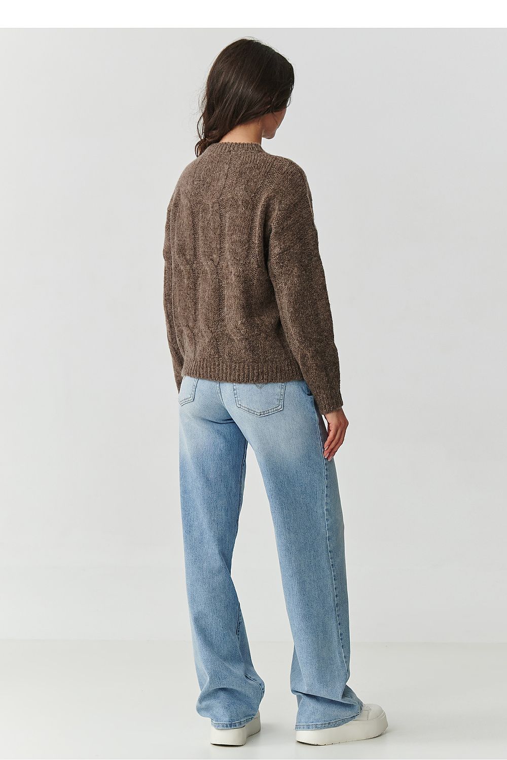 Makadamia women's jumper styled with a loose fit and classic round neck, made of luxurious mohair blend, perfect for cooler days.