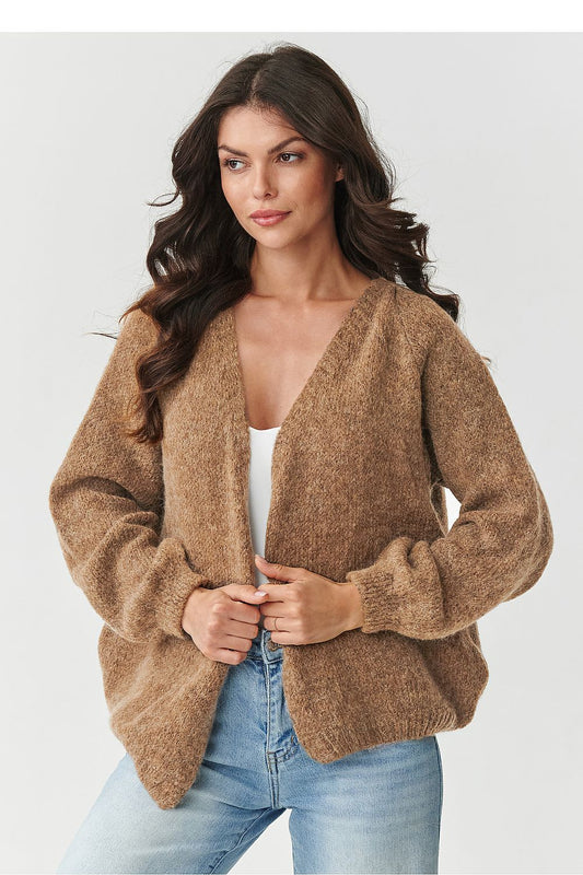 Luxurious women's short cardigan in a kid mohair blend by Makadamia, showcasing elegant breathable fit with slightly puffed sleeves.