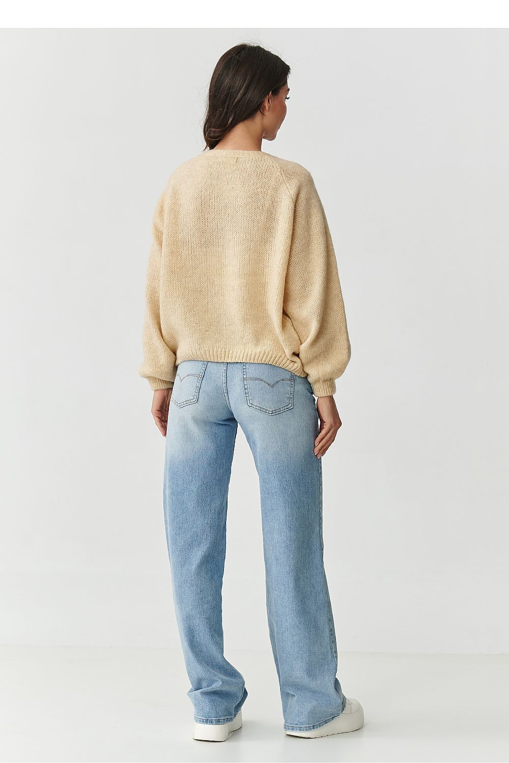 Makadamia's Elegant Short Cardigan for Women in EU Size 0, with a soft, lightweight fabric blend of mohair, wool, and acrylic, suitable for autumn and winter styling.