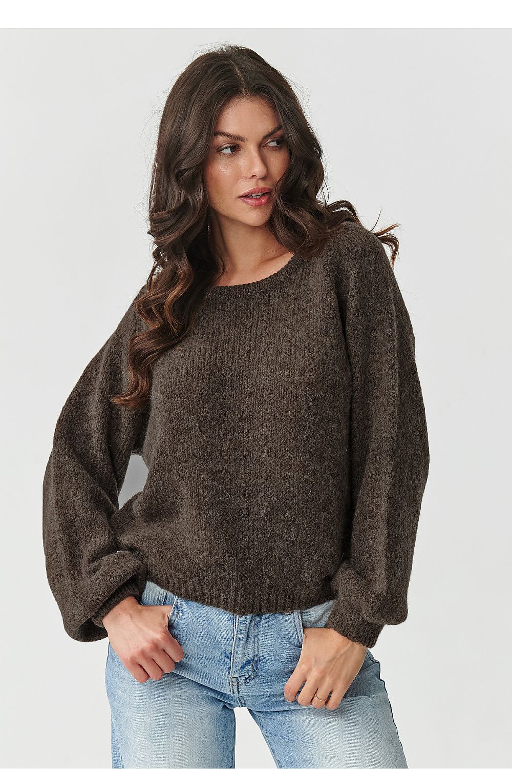 Luxurious Makadamia women's jumper in soft kid mohair, wool and acrylic blend, perfect for elegant styling.