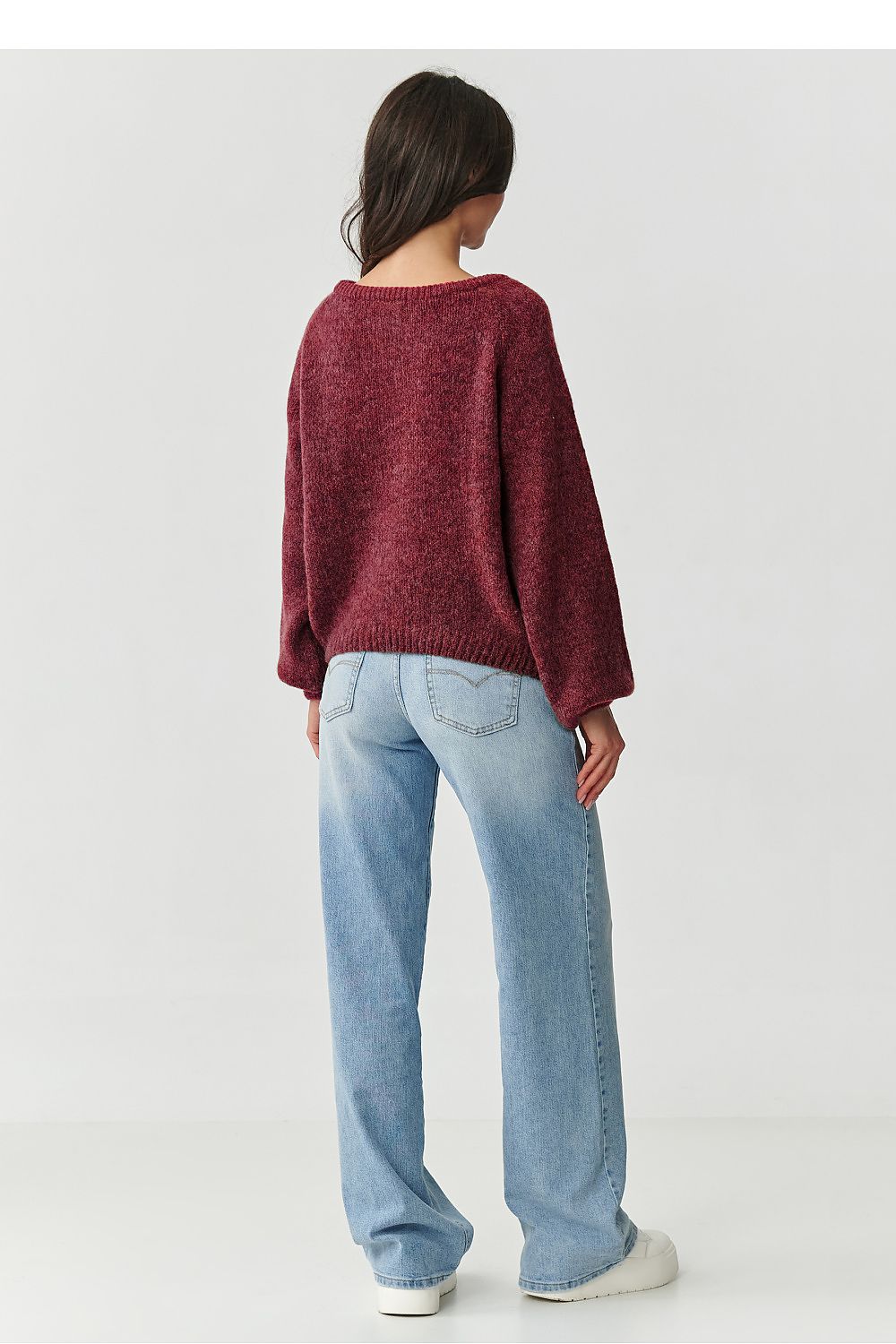 Luxuriously soft women's jumper by Makadamia made from kid mohair, wool, and acrylic, showcasing a classic silhouette for elegant styling.