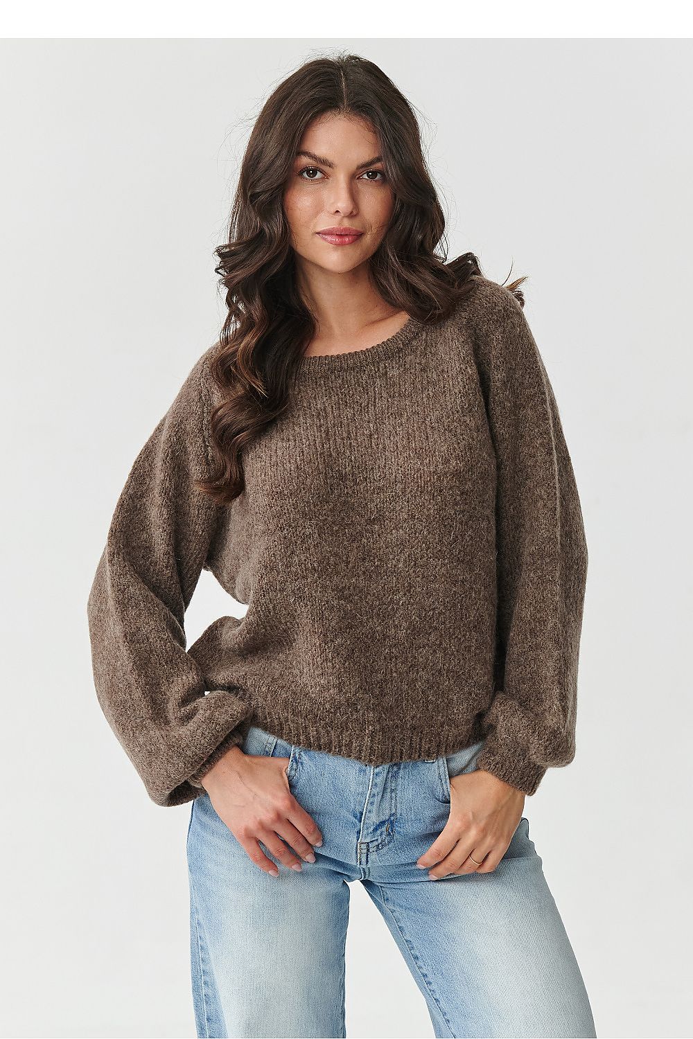 Elegant Makadamia women's sweater in burgundy, crafted from a premium blend of kid mohair, wool, and acrylic for a stylish look.