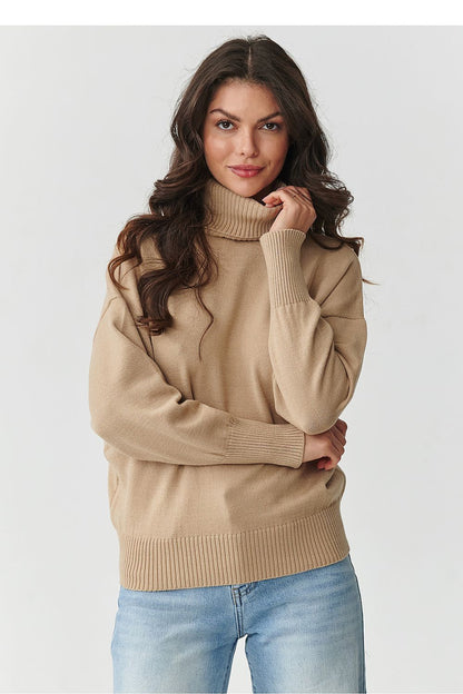 Elegant oversized women's turtleneck sweater by Makadamia in soft viscose blend, showcasing stylish casual wear for a luxurious autumn look.