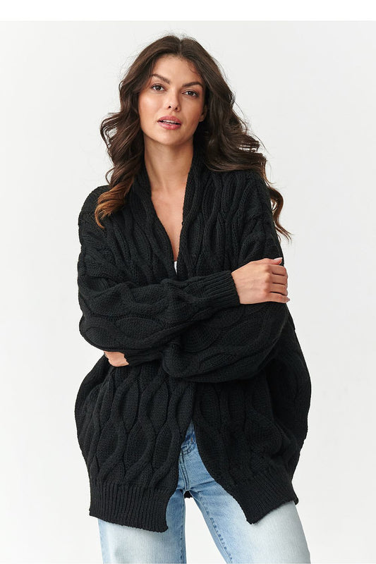 Luxurious oversized women's cardigan by Makadamia in soft thick knit, perfect for fall-winter styling.