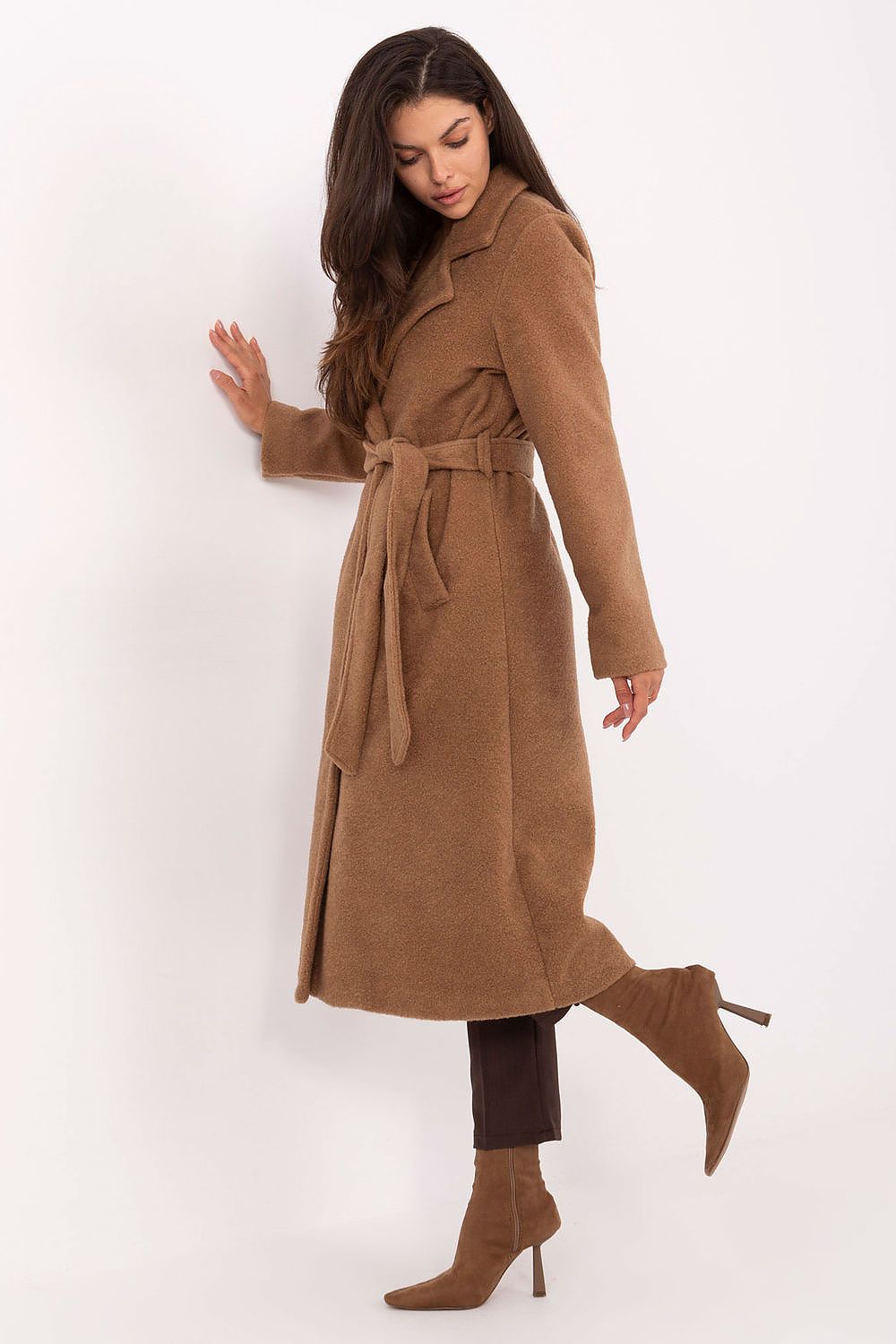 Double-breasted design of the women's boucle coat by Factory Price, featuring lapels and functional slip pockets for sophistication and practicality.