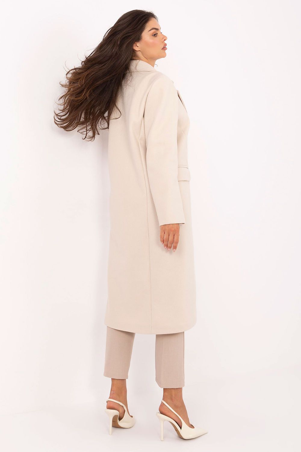 Factory Price elegant women's coat with defined silhouette, shoulder pads, and practical pockets, ideal for transitional seasons.