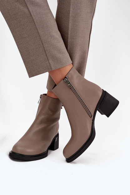 Step in Style natural leather heel boots for women, showcasing feminine details and a practical zipper for easy wear, ideal for the colder months.