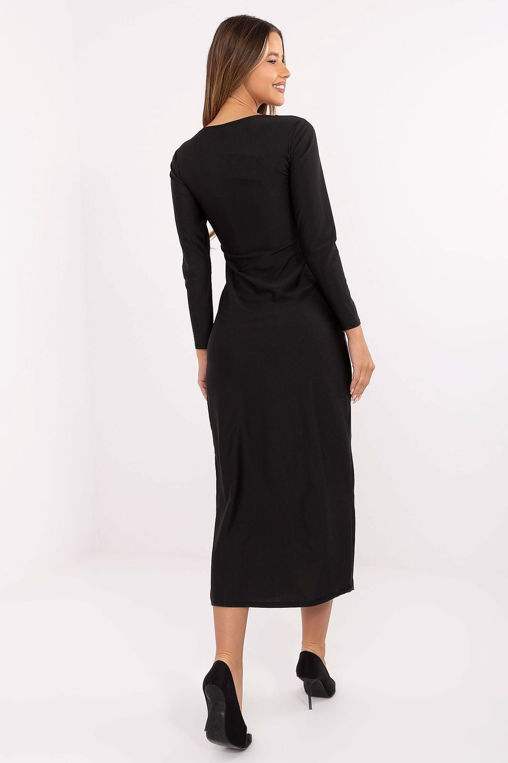 Close-up of the Italy Moda pencil dress showcasing the exquisite sweetheart neckline and padded cups, highlighting the luxurious fabric and elegant design.