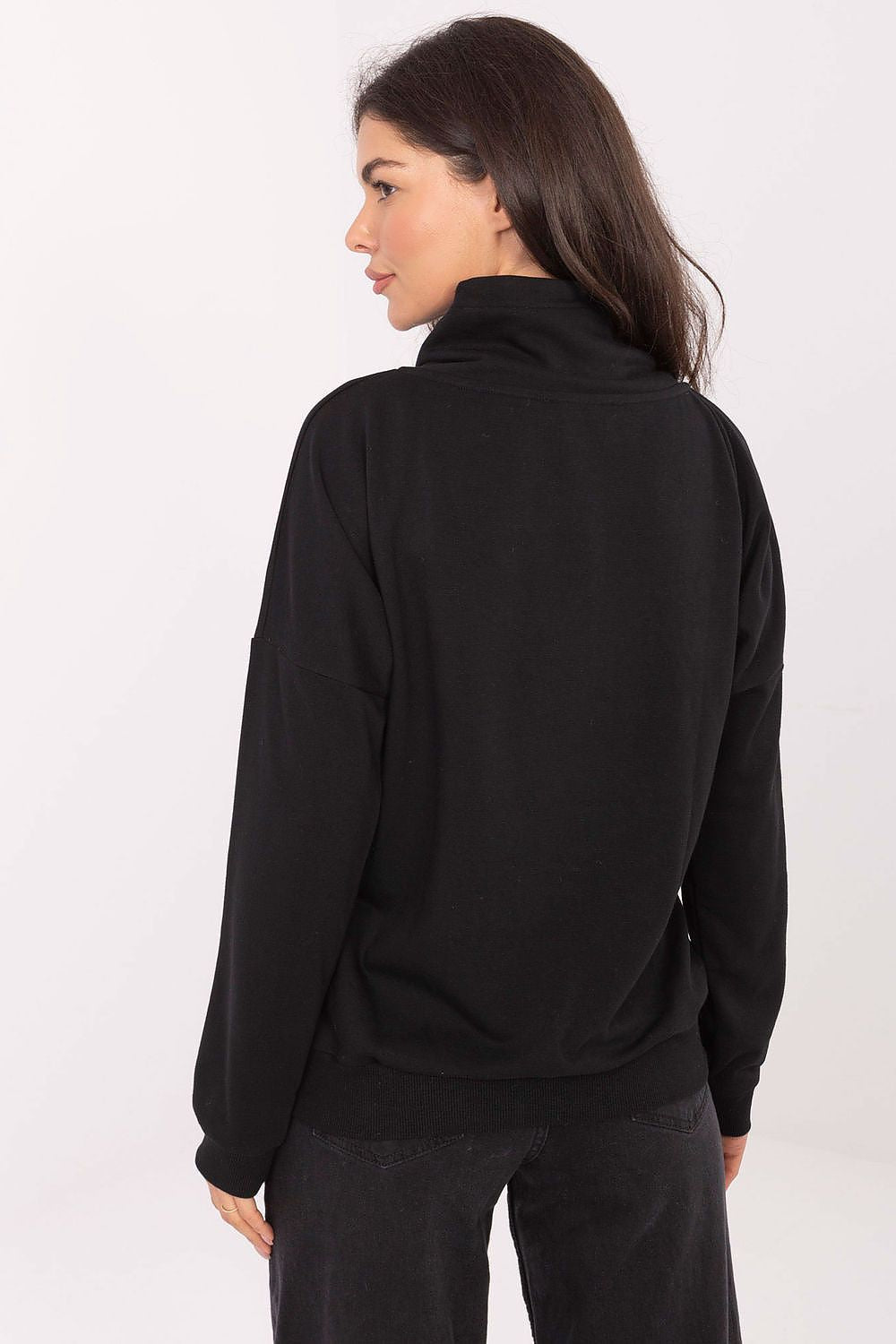 Trendy Rue Paris long-sleeved sweatshirt, elegantly designed with a subtle rolled collar for a refined casual look.