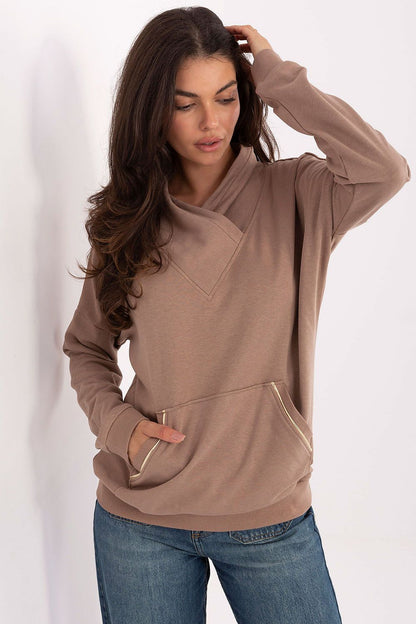 Versatile Rue Paris women's sweatshirt, combining comfort and luxury with its soft fabric and stylish design.