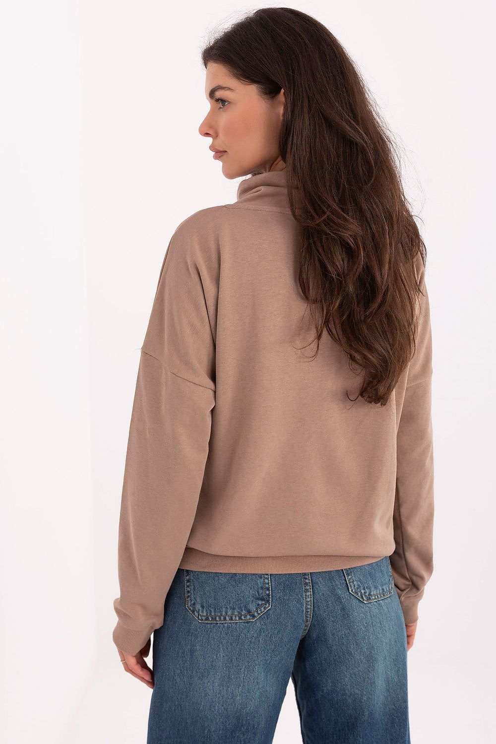 Elegantly styled Rue Paris women's sweatshirt featuring long sleeves and a smooth finish, perfect for versatile casual outfits.