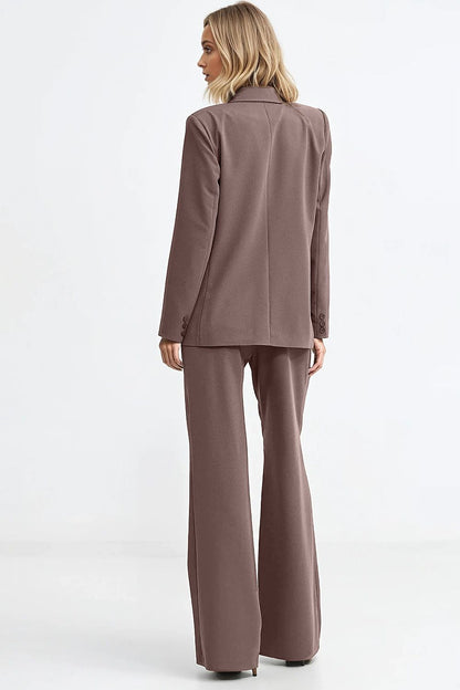 Chic women's blazer by Nife, designed with a flattering length below the hip, ideal for a modern wardrobe.