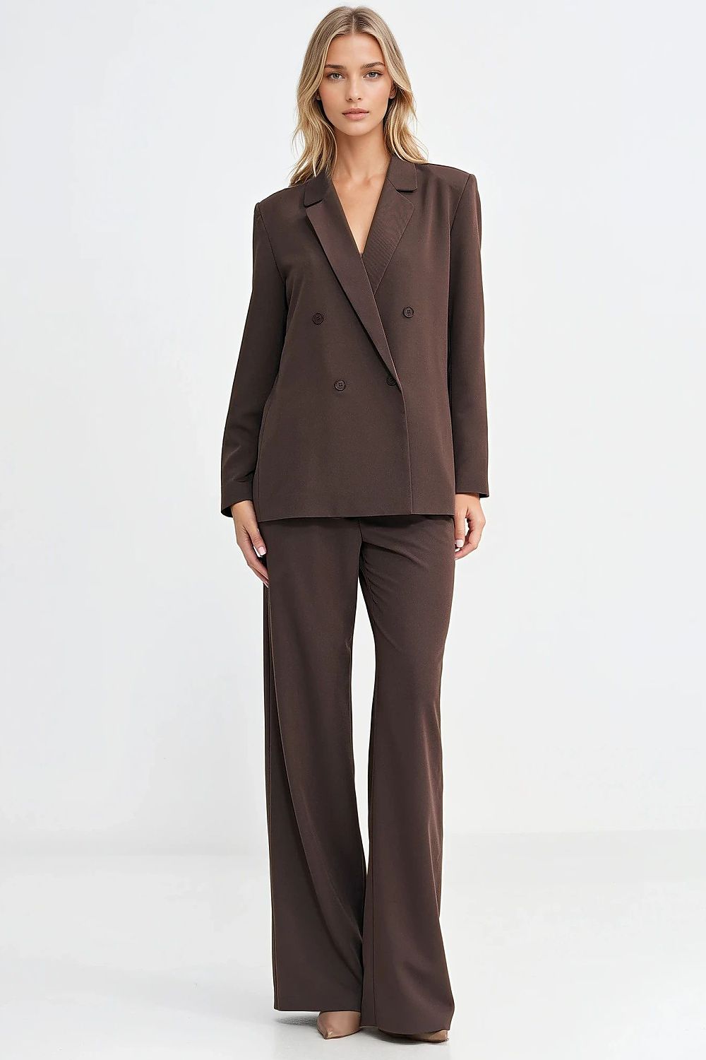 Sophisticated double-breasted blazer by Nife, showcasing versatility for pairing with jeans, trousers, or dresses for any occasion.
