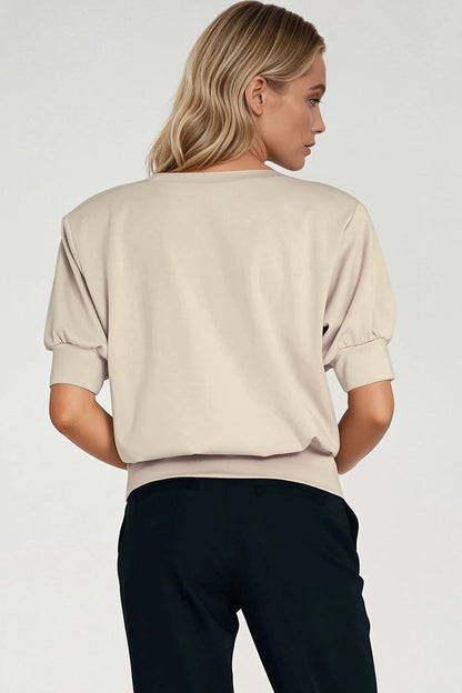 Close-up of Nife oversized blouse showcasing subtle gathering at cuffs, emphasizing its chic and feminine design.